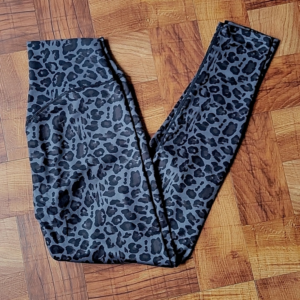 Kamo Fitness Gray Leopard Leggings